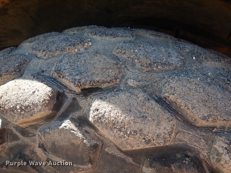 image for item DA5363 2008 Volvo SD100D  single drum roller