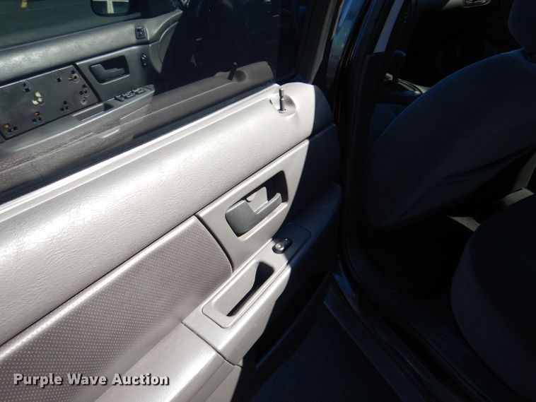 image for item DA5395 2004 Ford Taurus SES