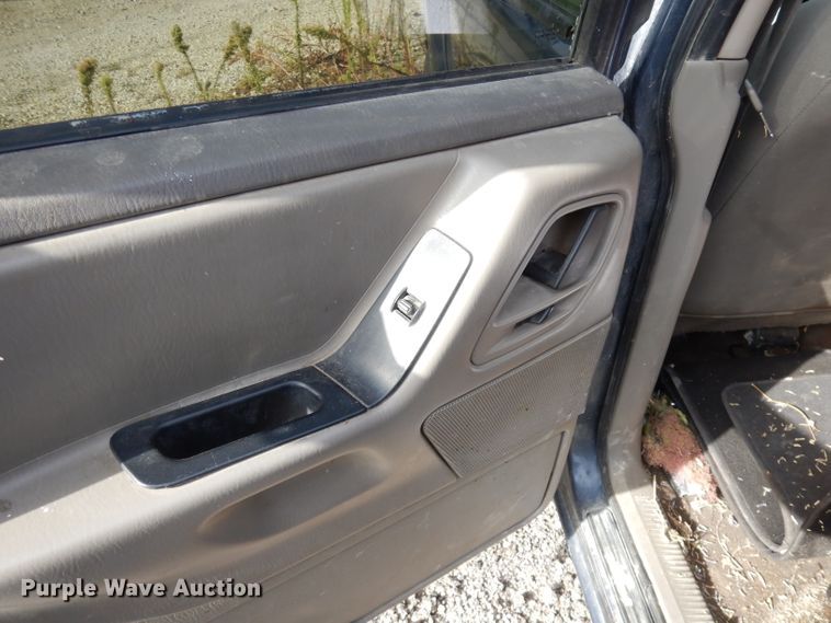 image for item DG0912 2004 Jeep Grand Cherokee  SUV