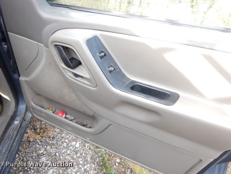 image for item DG0912 2004 Jeep Grand Cherokee  SUV