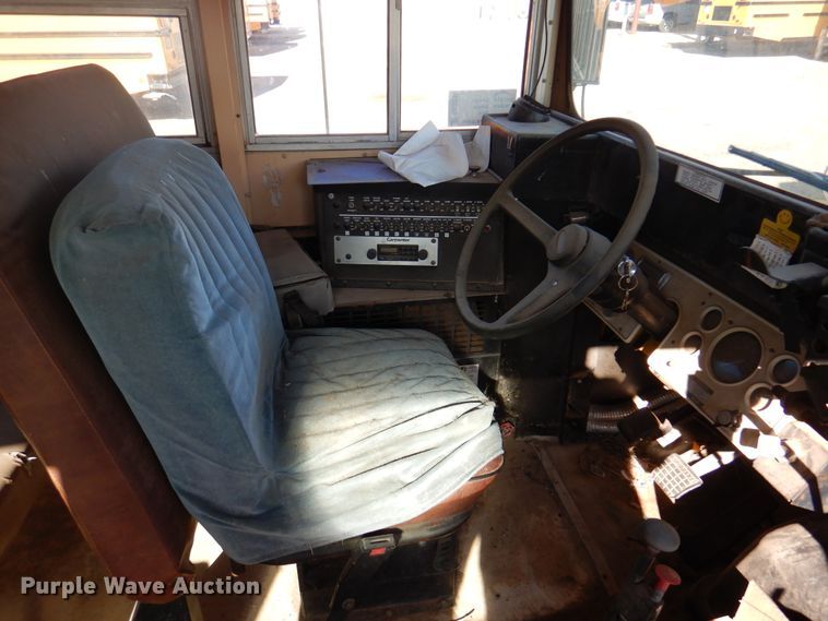 image for item DK8238 1990 Ford B700  school bus