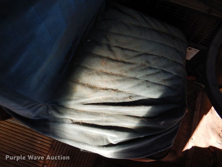 image for item DK8238 1990 Ford B700  school bus