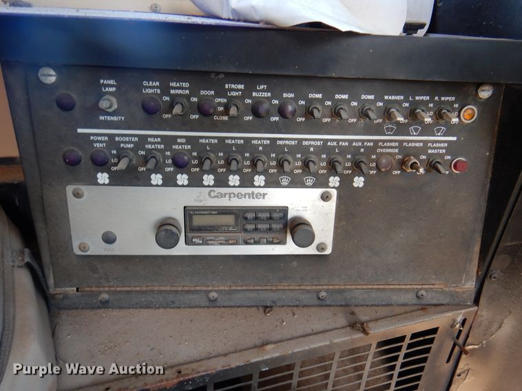 image for item DK8238 1990 Ford B700  school bus