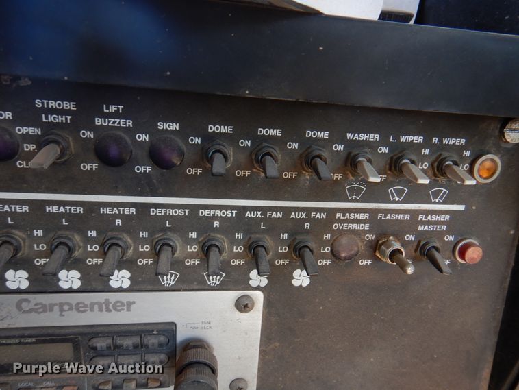 image for item DK8238 1990 Ford B700  school bus