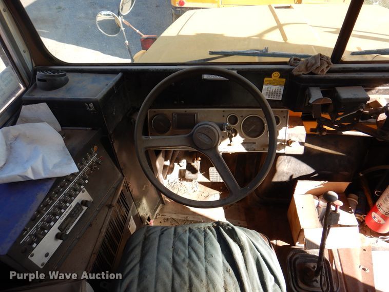 image for item DK8238 1990 Ford B700  school bus