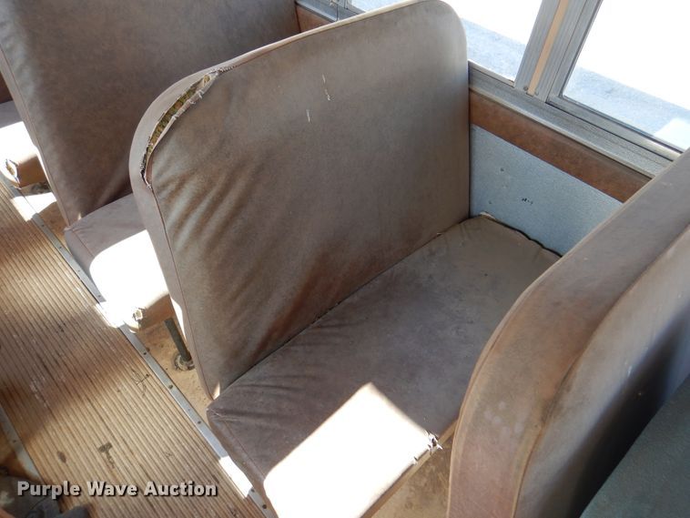 image for item DK8238 1990 Ford B700  school bus