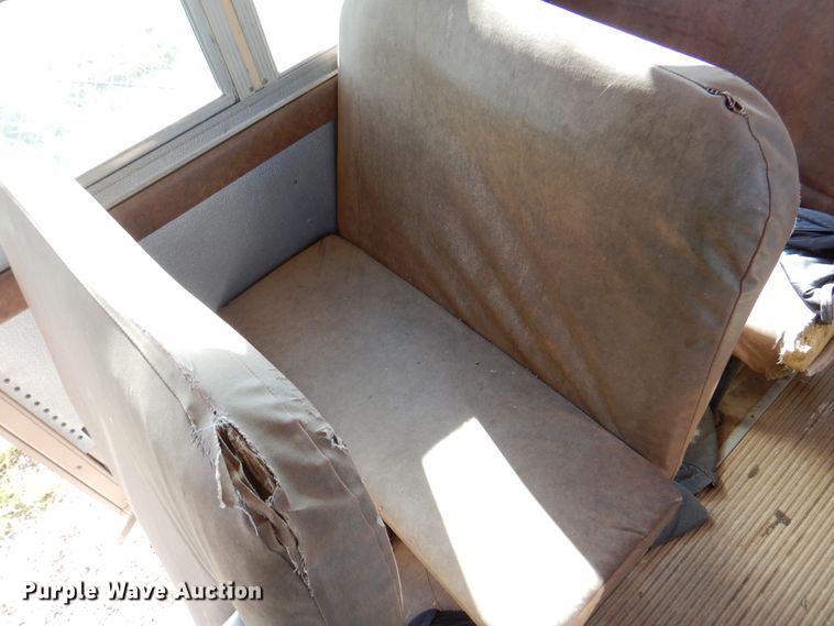 image for item DK8238 1990 Ford B700  school bus