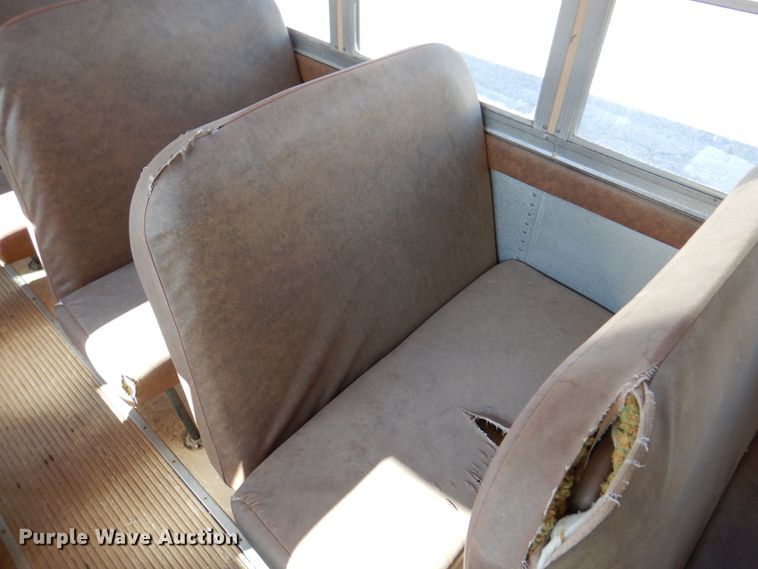 image for item DK8238 1990 Ford B700  school bus