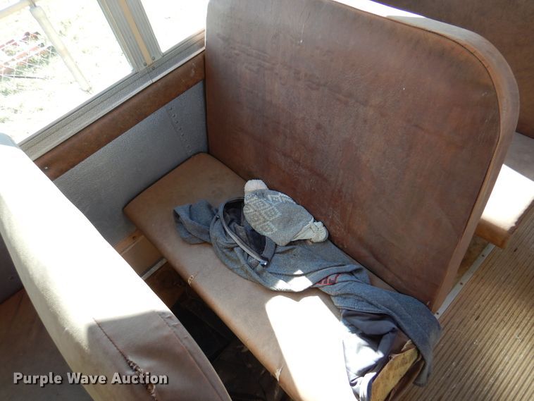 image for item DK8238 1990 Ford B700  school bus