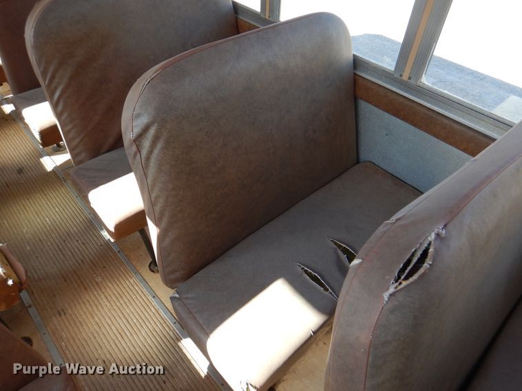 image for item DK8238 1990 Ford B700  school bus