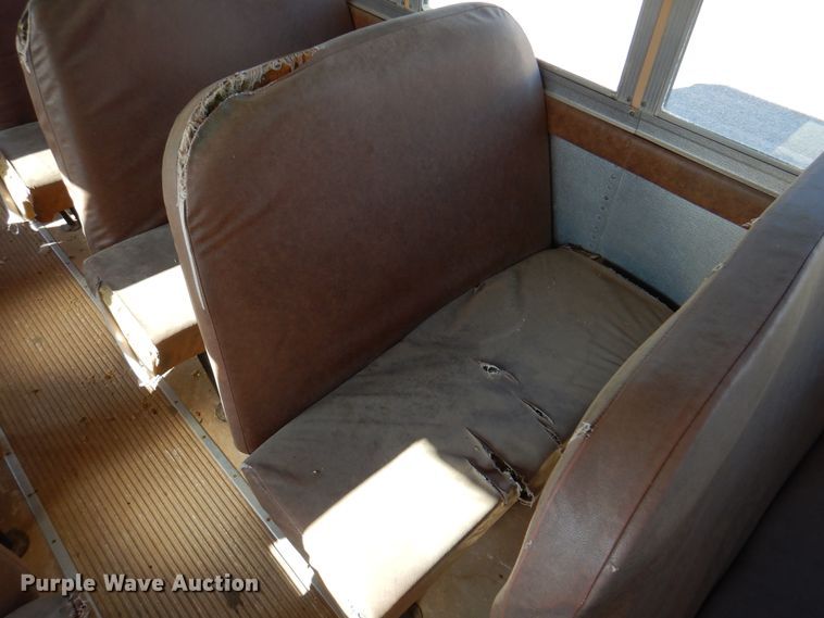 image for item DK8238 1990 Ford B700  school bus