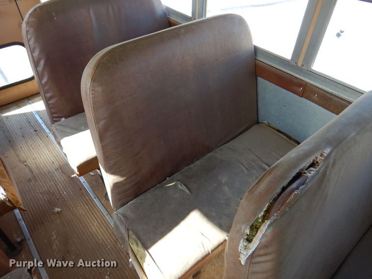 image for item DK8238 1990 Ford B700  school bus