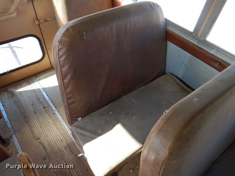 image for item DK8238 1990 Ford B700  school bus