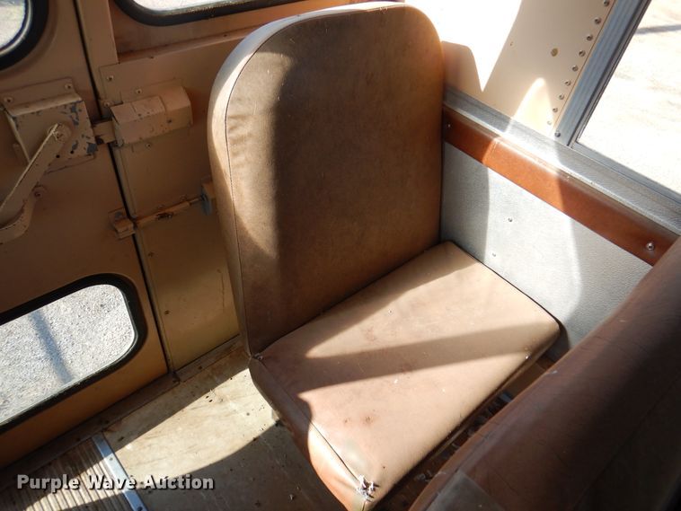 image for item DK8238 1990 Ford B700  school bus