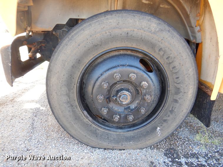 image for item DK8238 1990 Ford B700  school bus