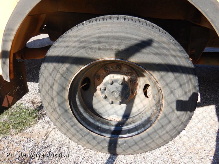 image for item DK8238 1990 Ford B700  school bus