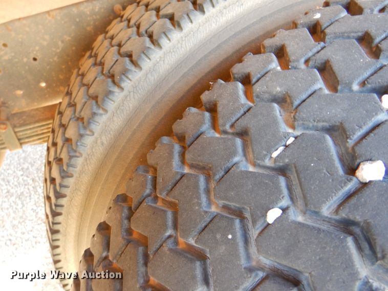 image for item DK8238 1990 Ford B700  school bus