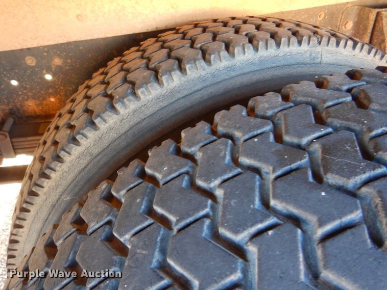 image for item DK8238 1990 Ford B700  school bus