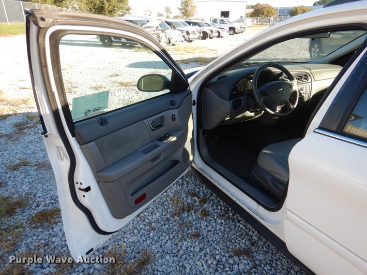 image for item DL0146 2002 Ford Taurus