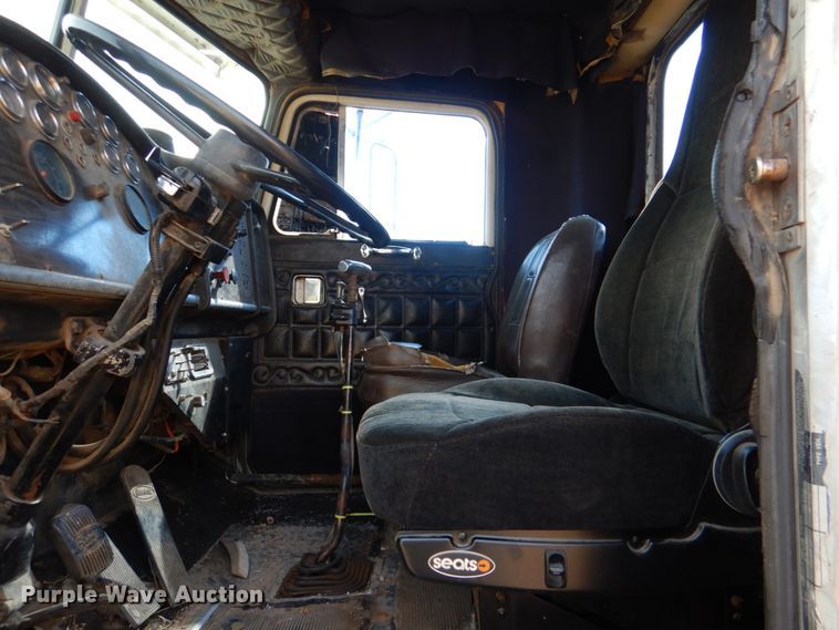 image for item DL0577 1979 Peterbilt 389-S19  semi truck