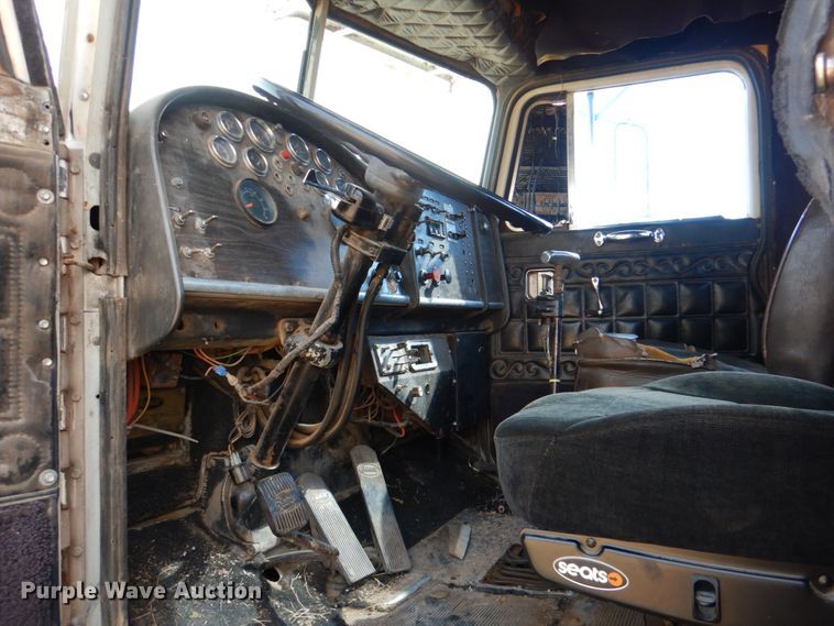 image for item DL0577 1979 Peterbilt 389-S19  semi truck