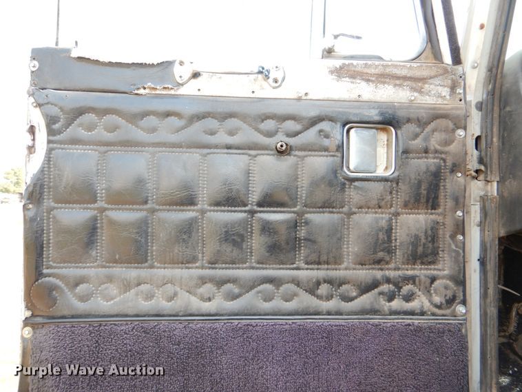 image for item DL0577 1979 Peterbilt 389-S19  semi truck