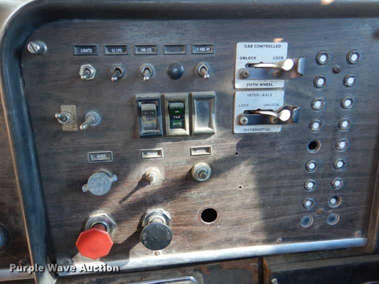 image for item DL0577 1979 Peterbilt 389-S19  semi truck