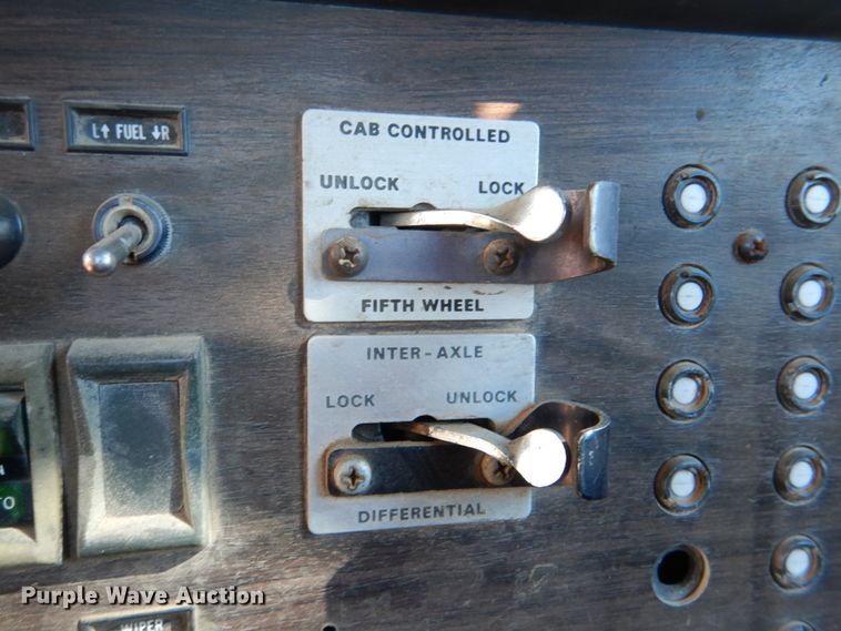 image for item DL0577 1979 Peterbilt 389-S19  semi truck