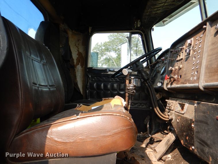 image for item DL0577 1979 Peterbilt 389-S19  semi truck