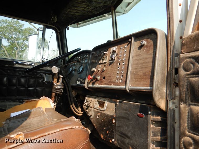 image for item DL0577 1979 Peterbilt 389-S19  semi truck