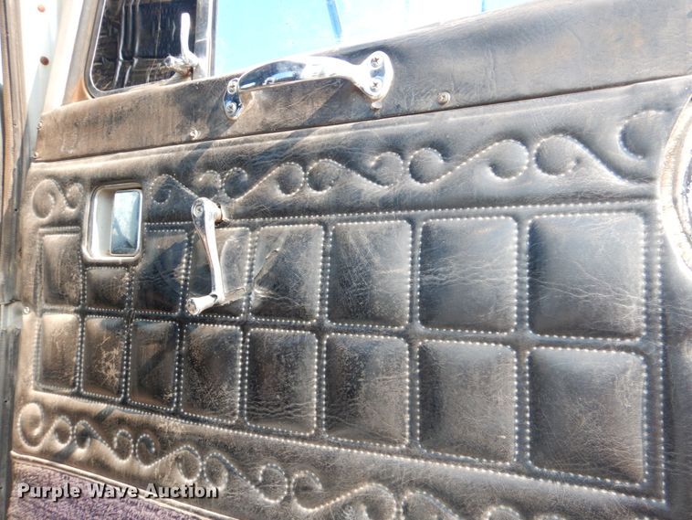 image for item DL0577 1979 Peterbilt 389-S19  semi truck