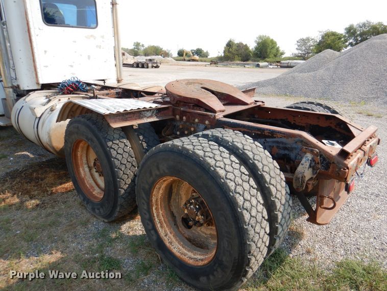 image for item DL0577 1979 Peterbilt 389-S19  semi truck