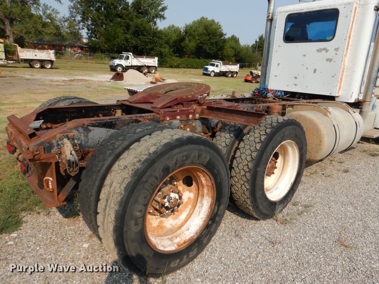 image for item DL0577 1979 Peterbilt 389-S19  semi truck