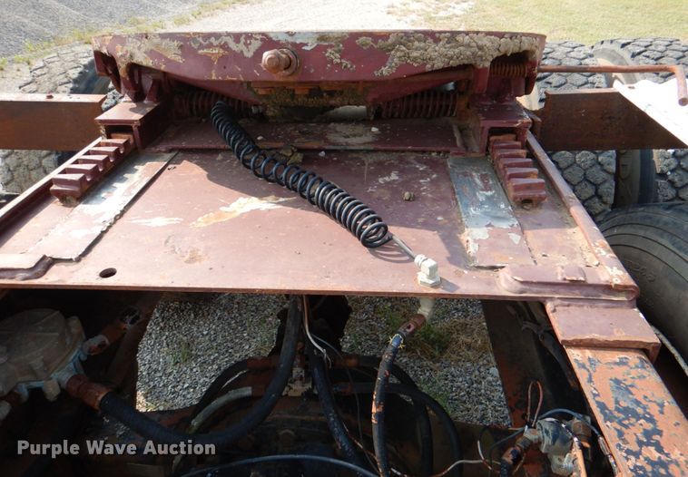 image for item DL0577 1979 Peterbilt 389-S19  semi truck