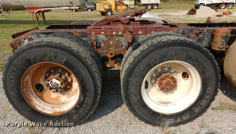 image for item DL0577 1979 Peterbilt 389-S19  semi truck