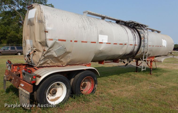image for item DL0578 1984 Fruehauf TA4-52-R  tank trailer