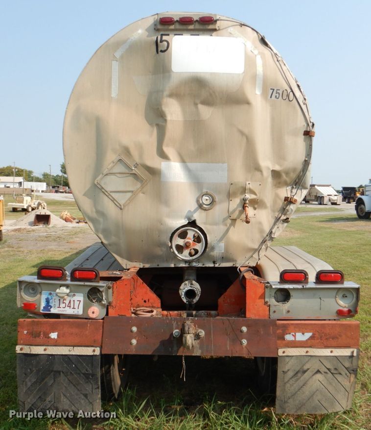 image for item DL0578 1984 Fruehauf TA4-52-R  tank trailer