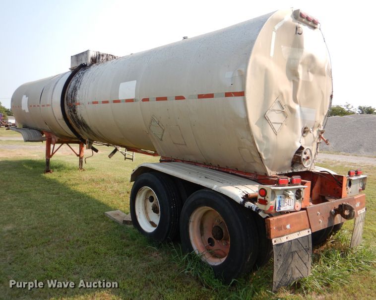 image for item DL0578 1984 Fruehauf TA4-52-R  tank trailer