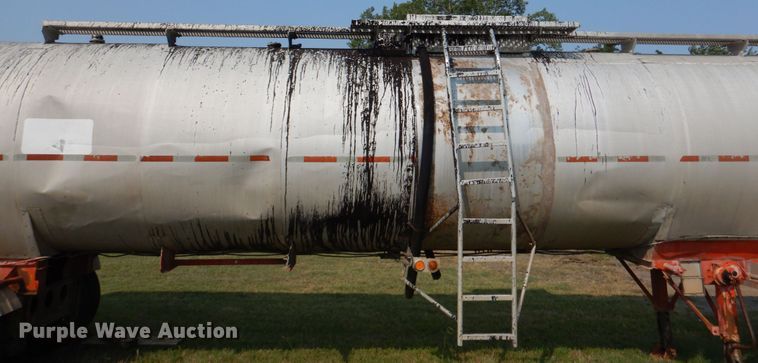 image for item DL0578 1984 Fruehauf TA4-52-R  tank trailer