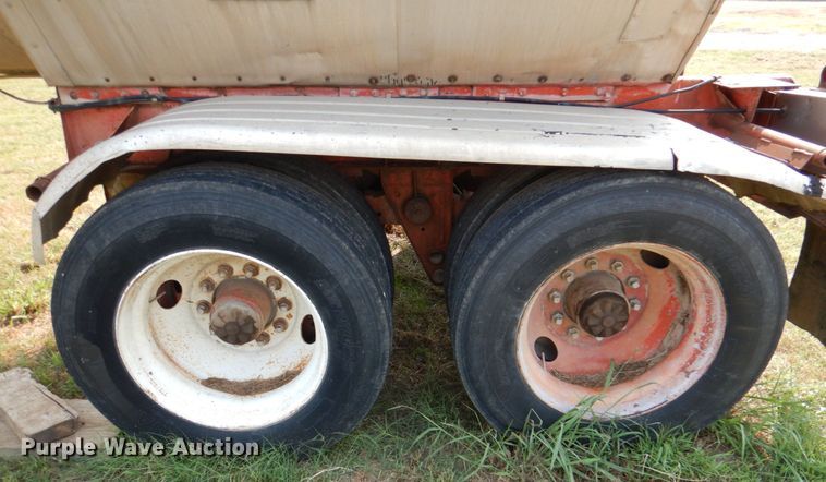 image for item DL0578 1984 Fruehauf TA4-52-R  tank trailer