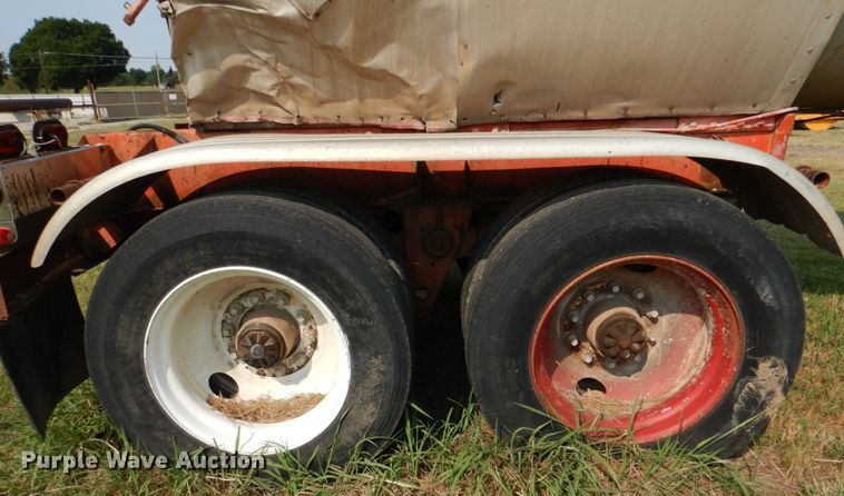 image for item DL0578 1984 Fruehauf TA4-52-R  tank trailer