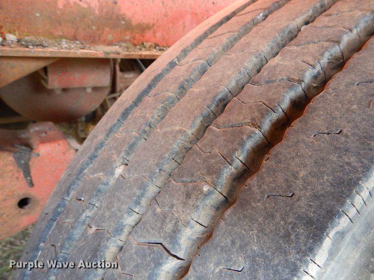 image for item DL0578 1984 Fruehauf TA4-52-R  tank trailer