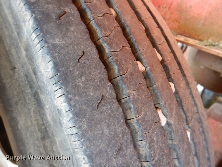 image for item DL0578 1984 Fruehauf TA4-52-R  tank trailer