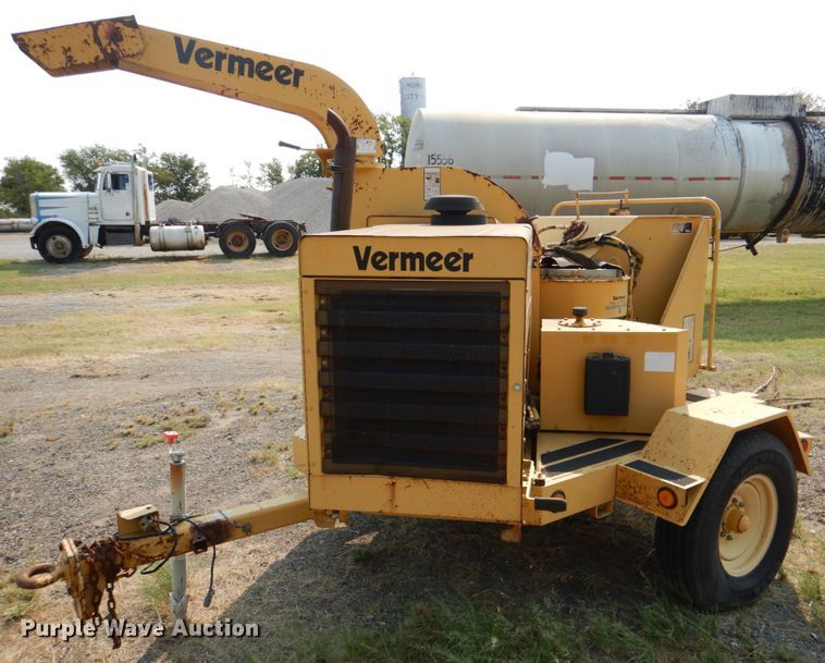 image for item DL0579 2001 Vermeer BC1250A  wood chipper