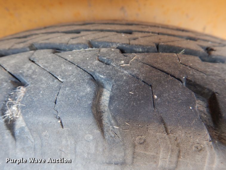 image for item DL0579 2001 Vermeer BC1250A  wood chipper