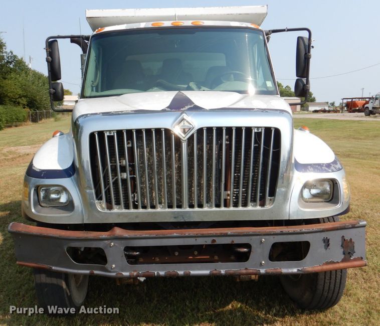image for item DL0581 2003 International 7400  dump truck