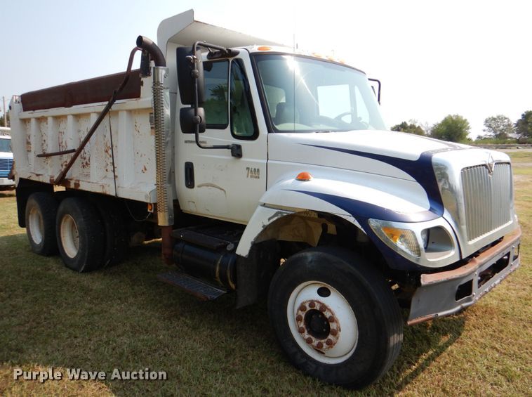 image for item DL0581 2003 International 7400  dump truck
