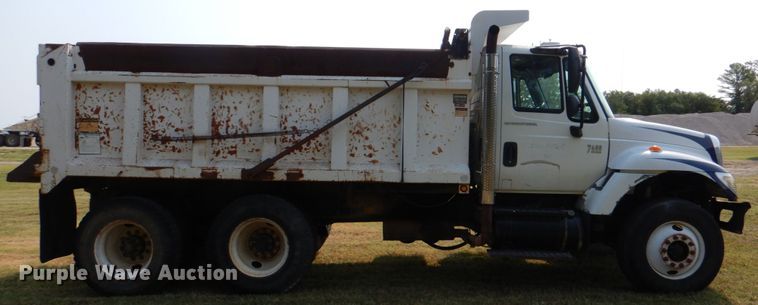 image for item DL0581 2003 International 7400  dump truck