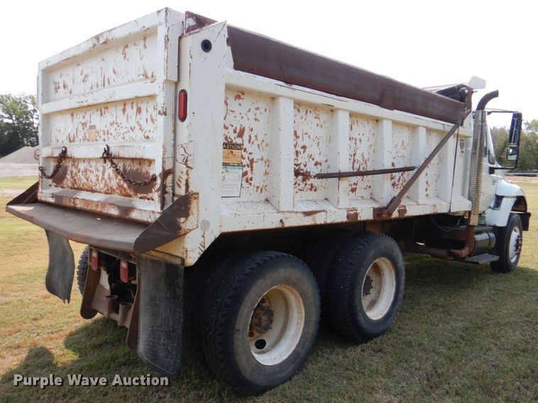image for item DL0581 2003 International 7400  dump truck