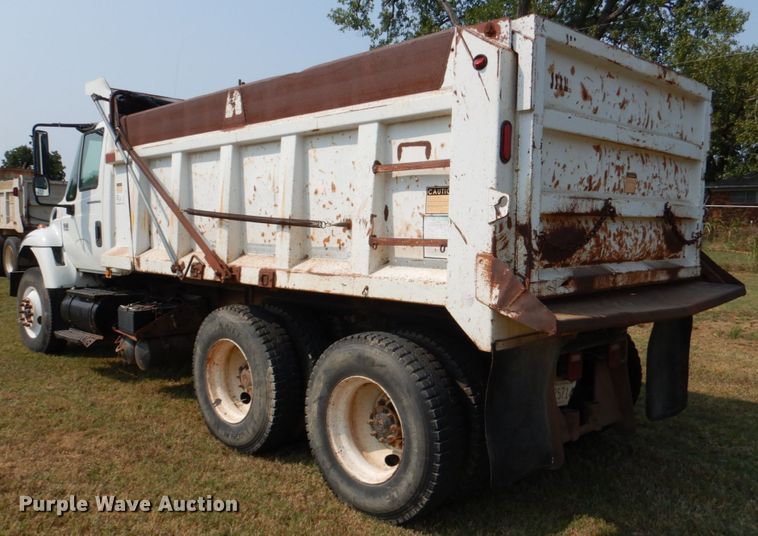 image for item DL0581 2003 International 7400  dump truck
